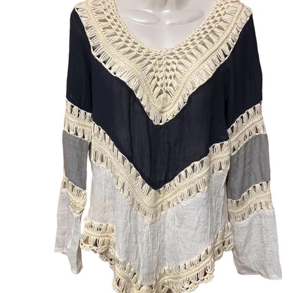 Cute macrame style top blue and white - Picture 1 of 4